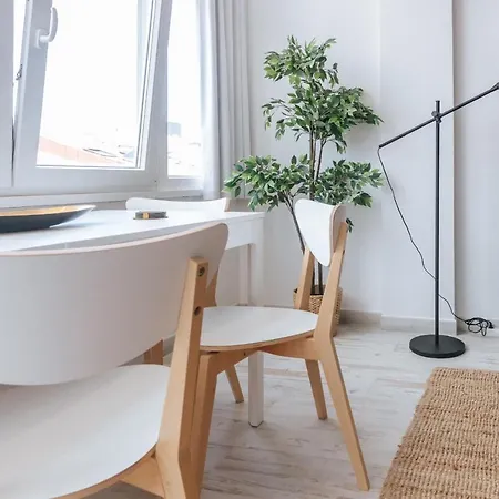 - Almirante Reis Apartman *