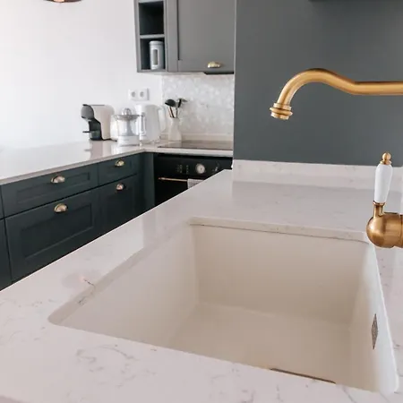 - Almirante Reis Apartman *